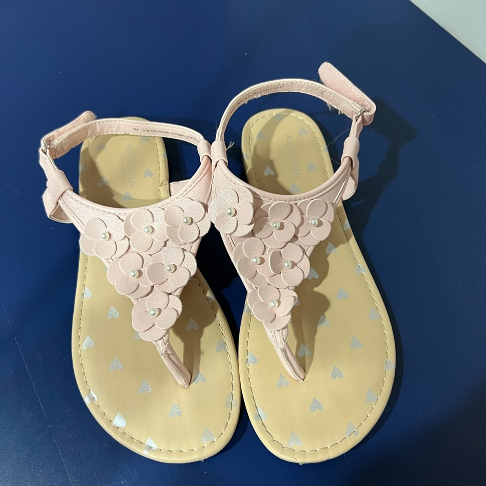 Girls sandals size 4 light pink